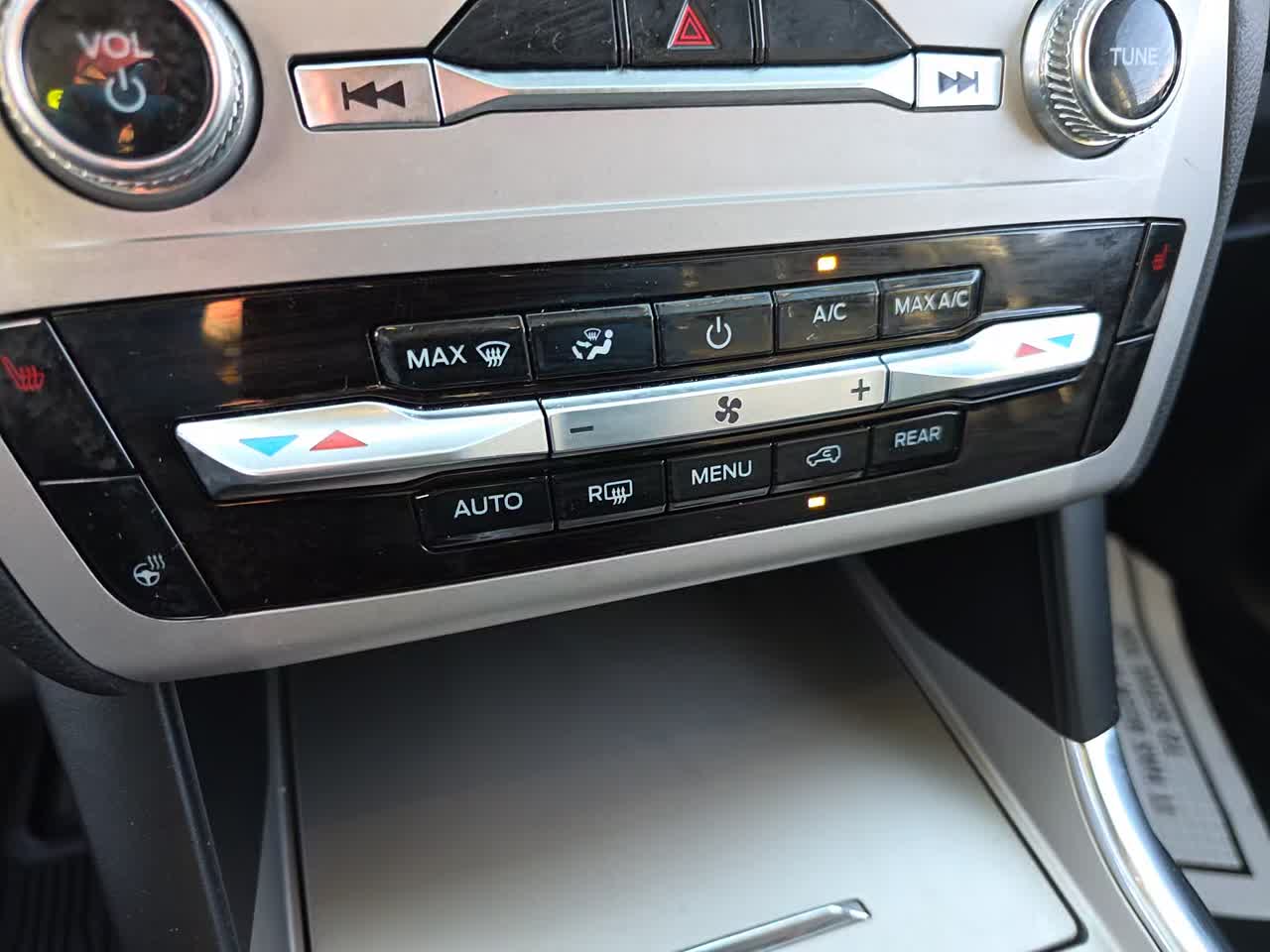 2023 Ford Explorer XLT AWD