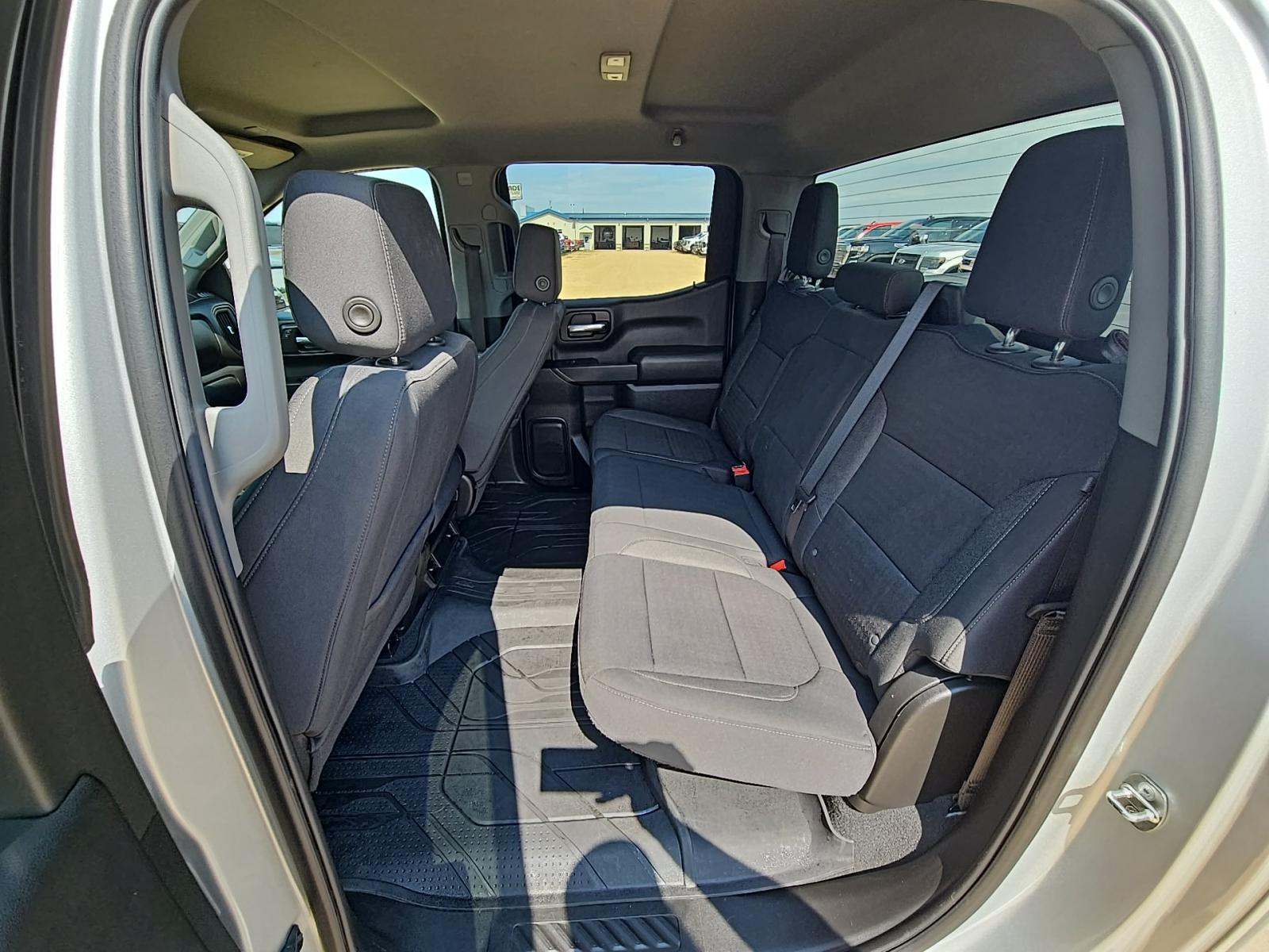 2022 Chevrolet Silverado 1500 Custom AWD