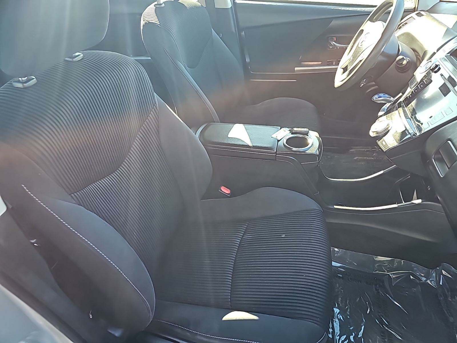 2015 Toyota Prius v Three FWD