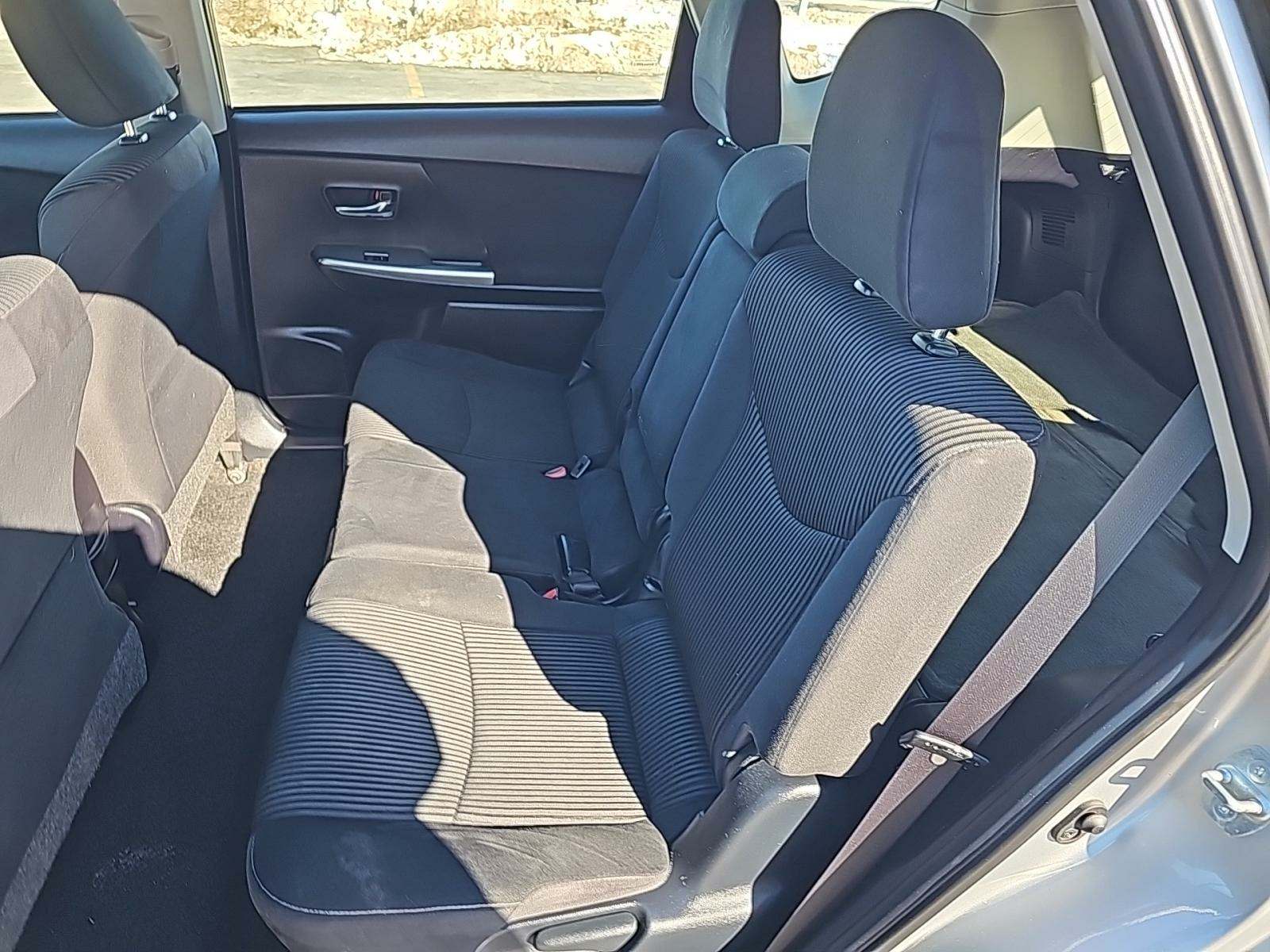 2015 Toyota Prius v Three FWD