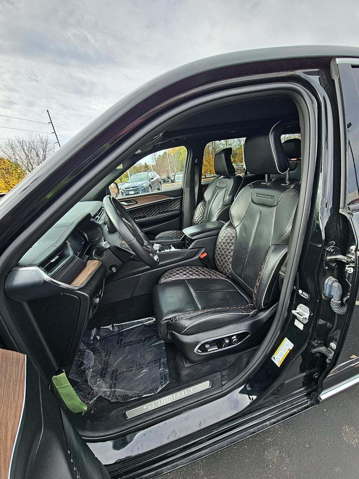 2023 Jeep Grand Cherokee Summit AWD