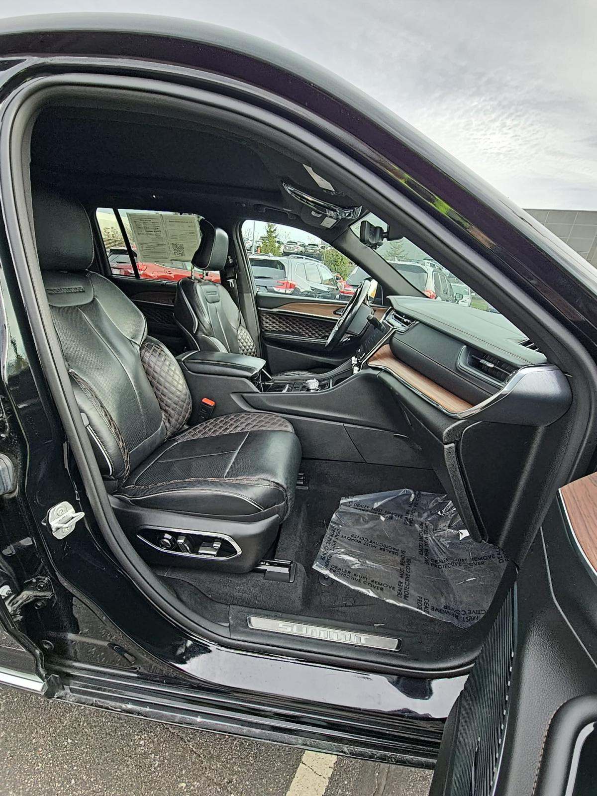 2023 Jeep Grand Cherokee Summit AWD