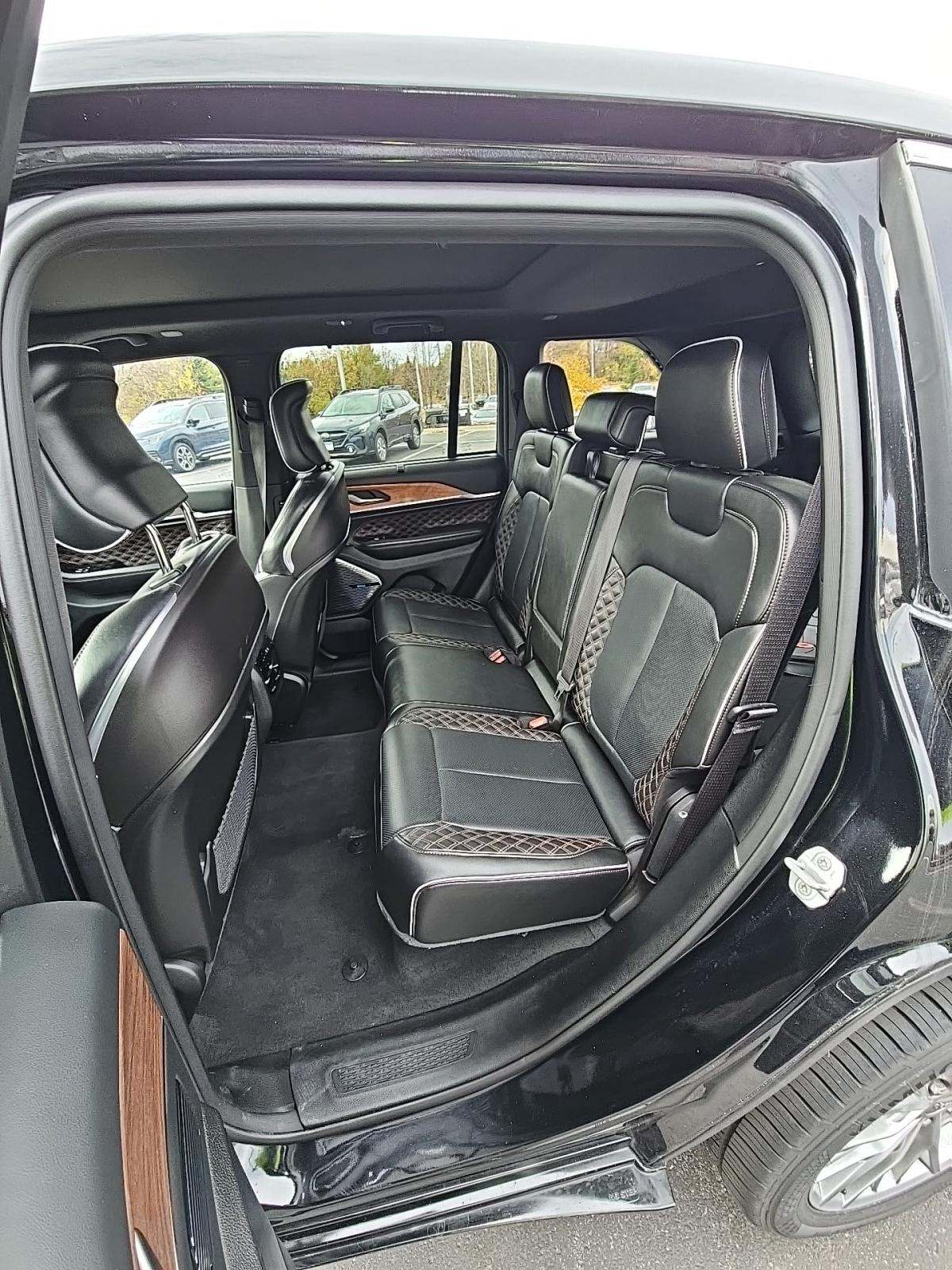 2023 Jeep Grand Cherokee Summit AWD