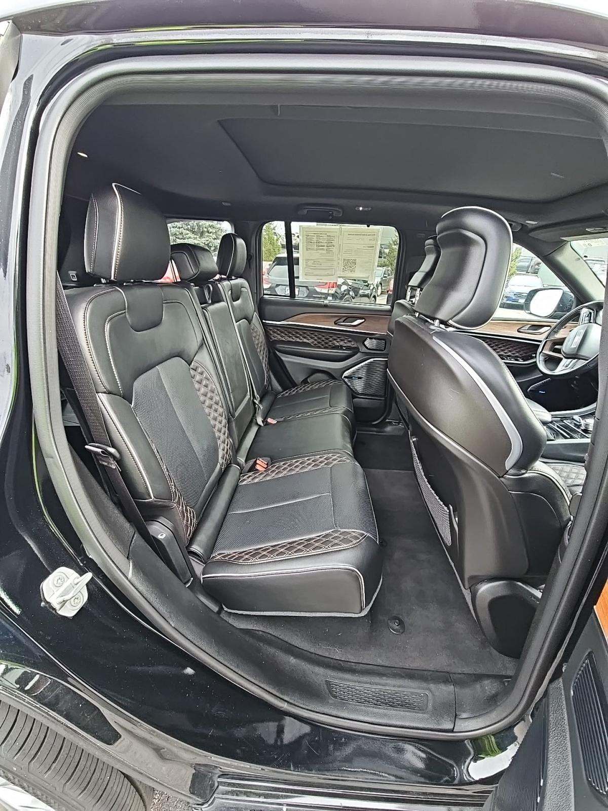 2023 Jeep Grand Cherokee Summit AWD