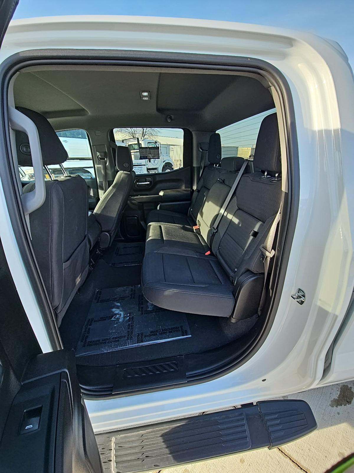 2023 Chevrolet Silverado 1500 Custom AWD