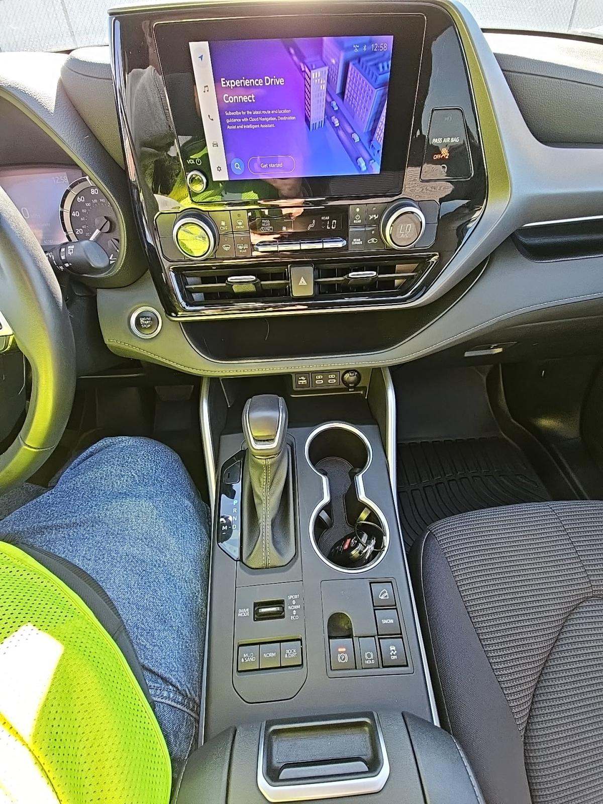 2024 Toyota Highlander LE AWD