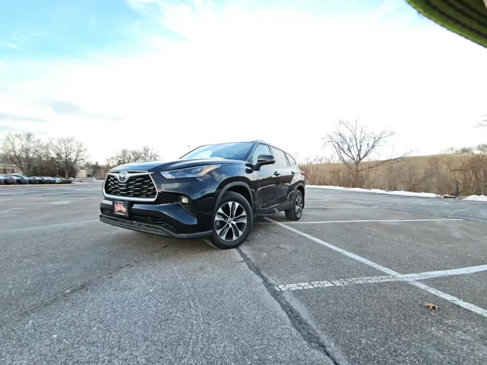 2022 Toyota Highlander Hybrid XLE AWD