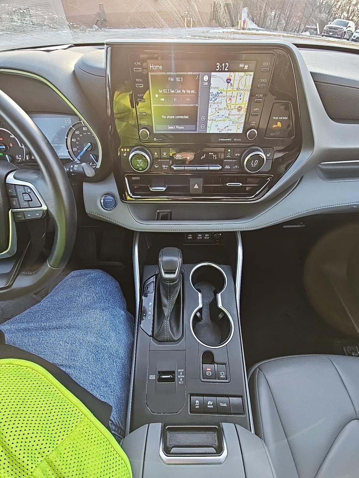 2022 Toyota Highlander Hybrid XLE AWD