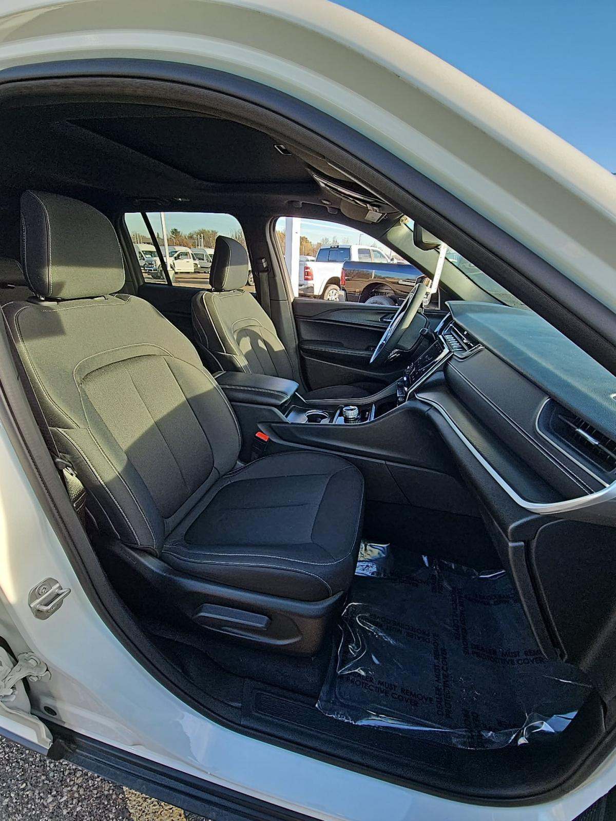 2024 Jeep Grand Cherokee Laredo X AWD