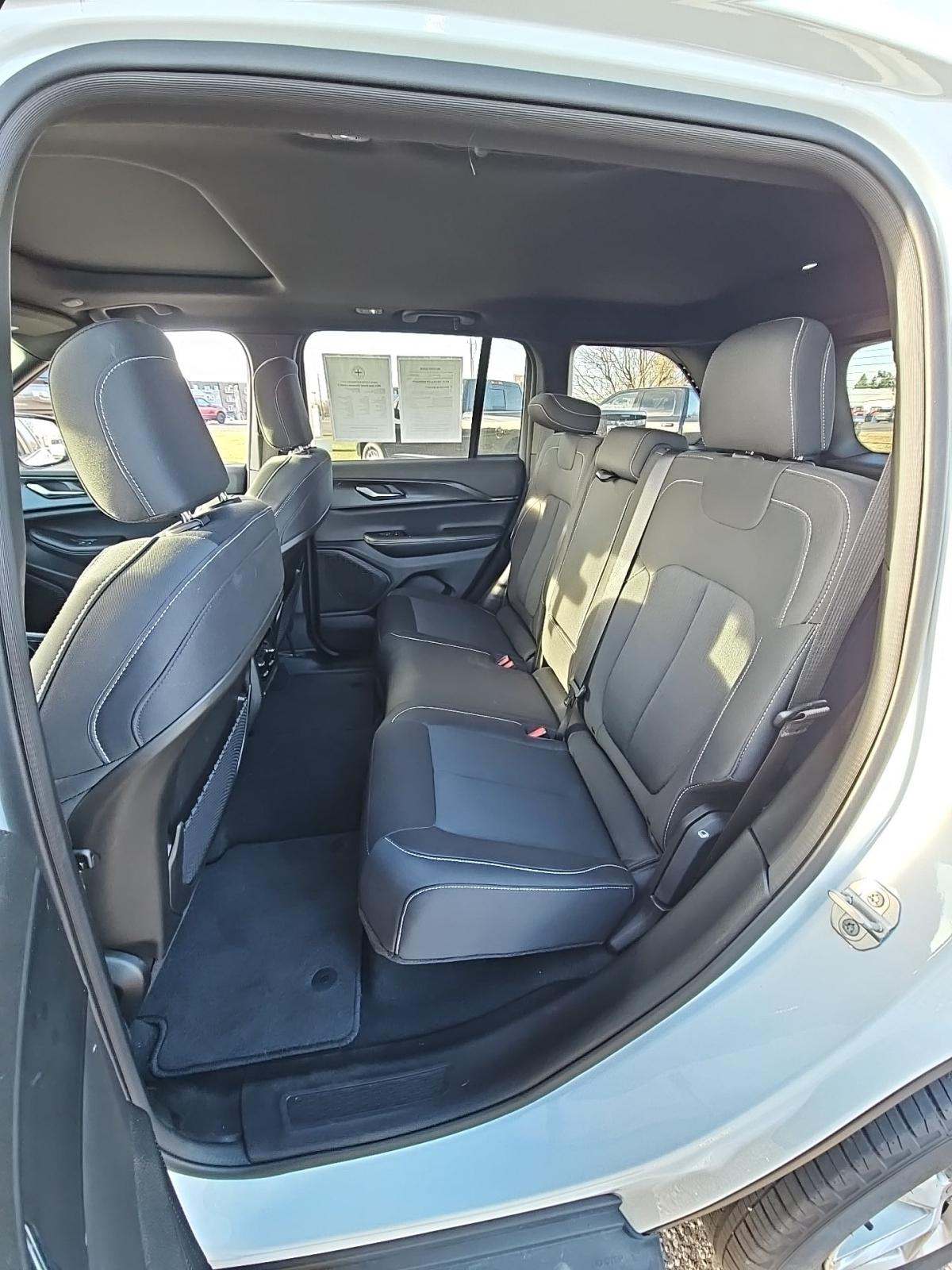 2024 Jeep Grand Cherokee Laredo X AWD