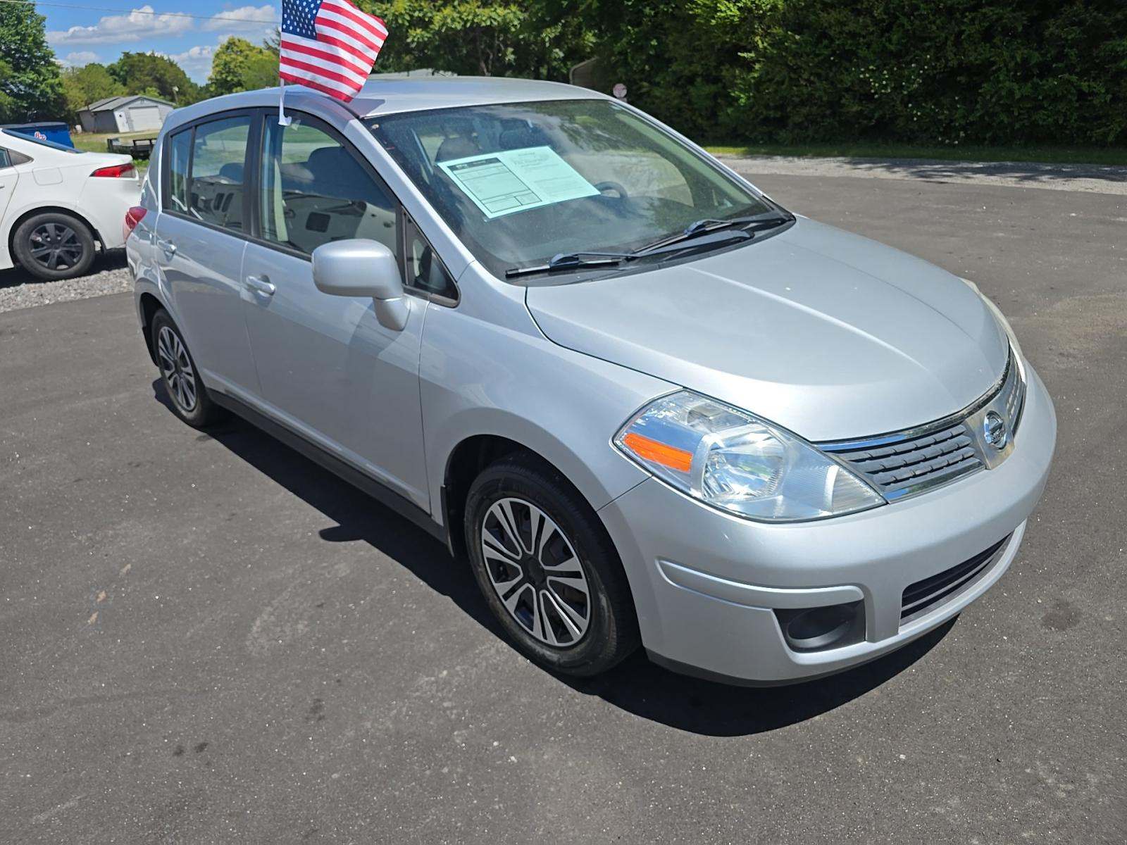 NISSAN VERSA - 4
