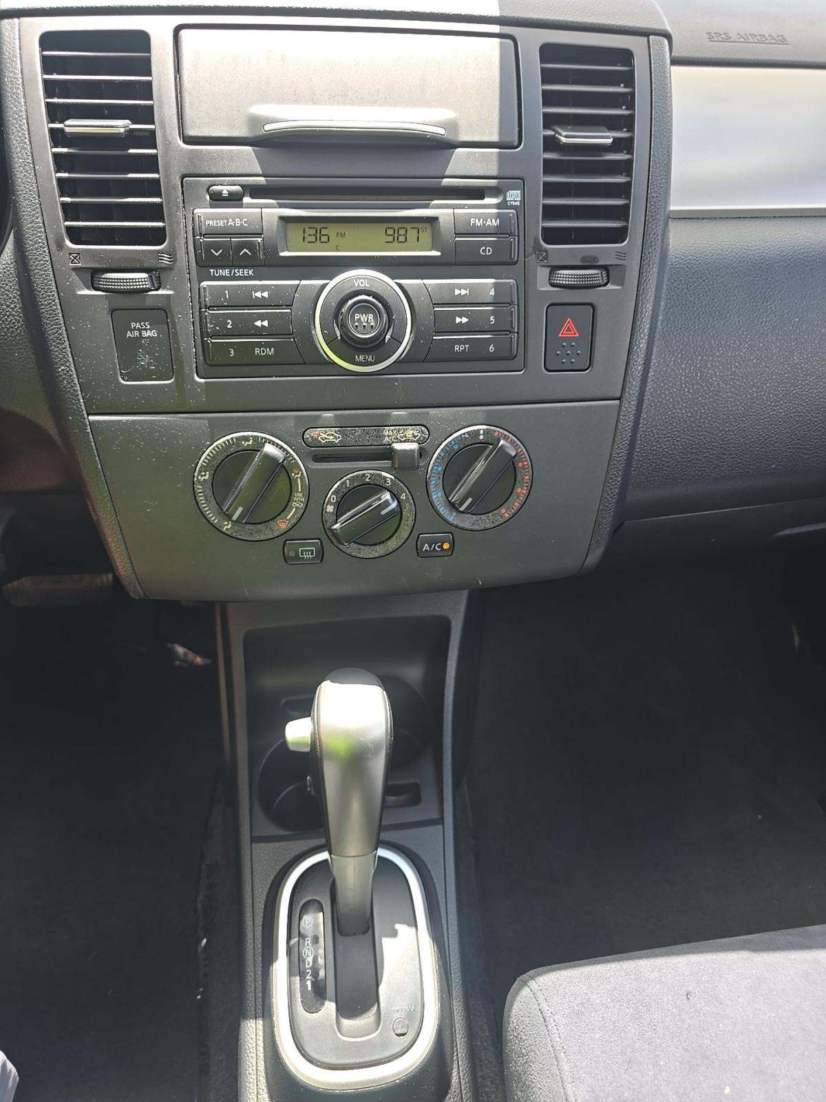 NISSAN VERSA - 10