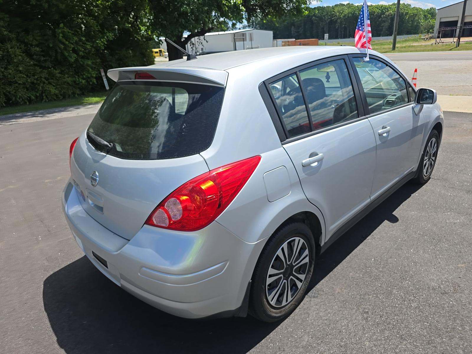 NISSAN VERSA - 3