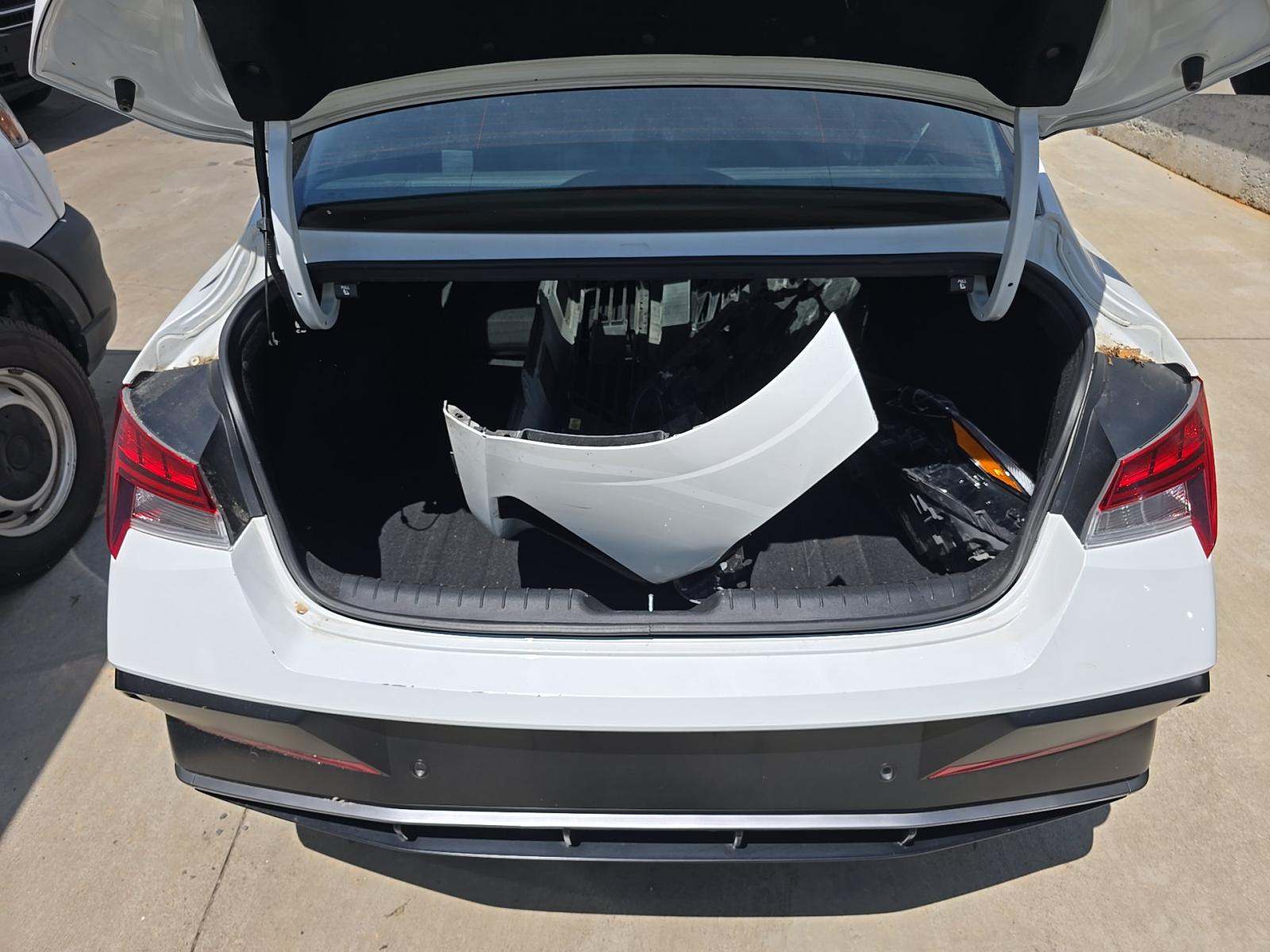 2024 Hyundai Elantra Limited FWD