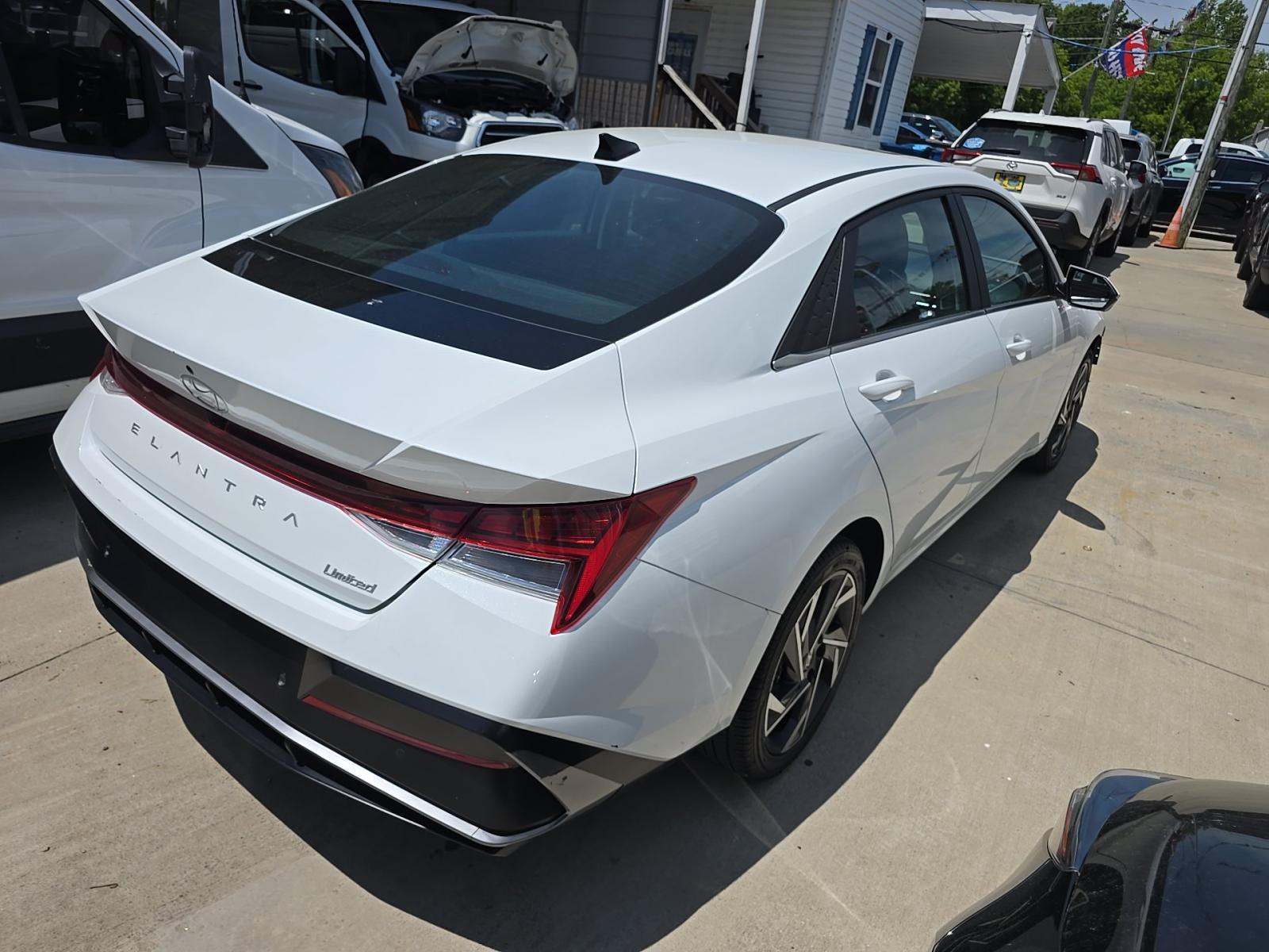 2024 Hyundai Elantra Limited FWD
