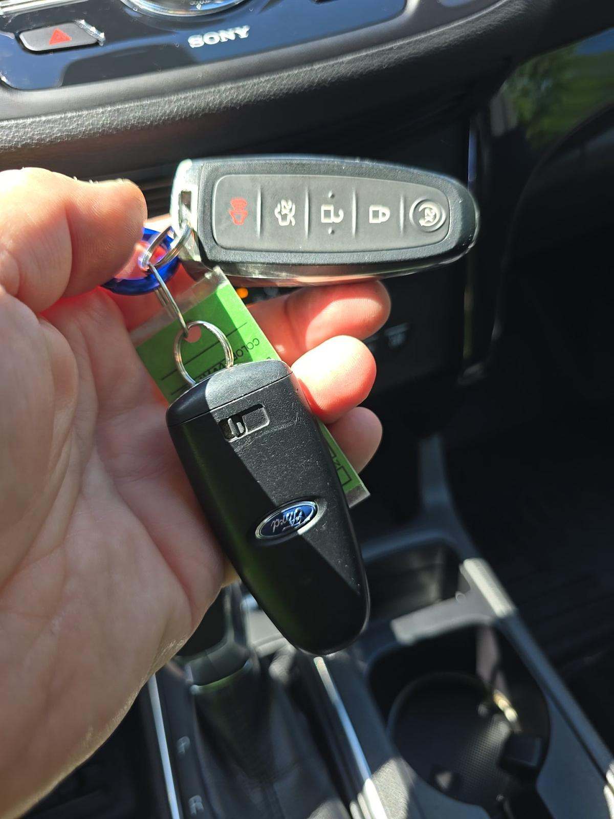 FORD ESCAPE - 8