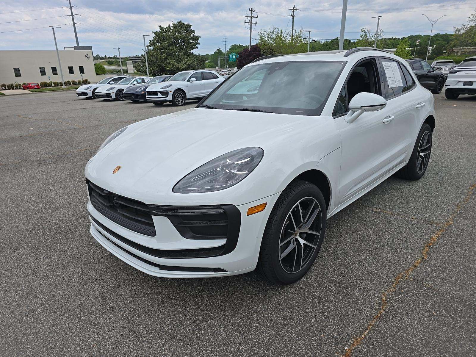 PORSCHE MACAN - 1