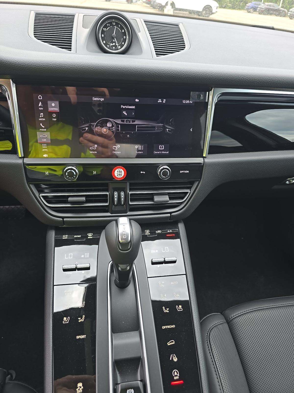 PORSCHE MACAN - 9