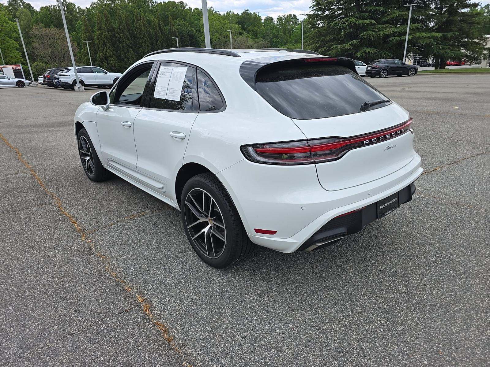 PORSCHE MACAN - 2