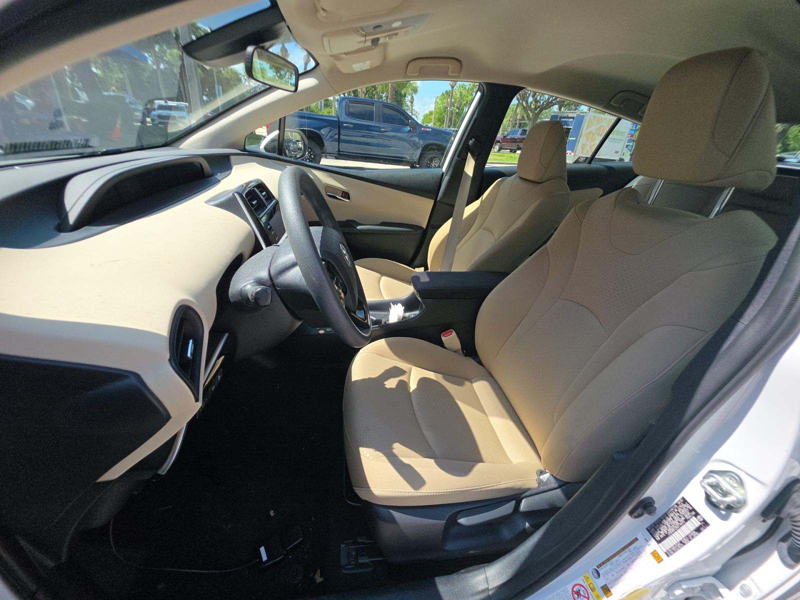 2022 Toyota Prius LE FWD