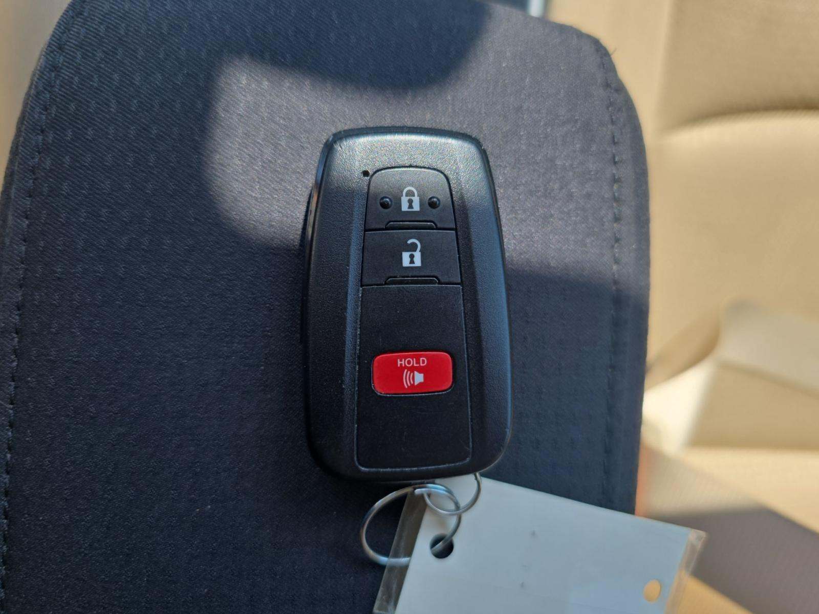 2022 Toyota Prius LE FWD
