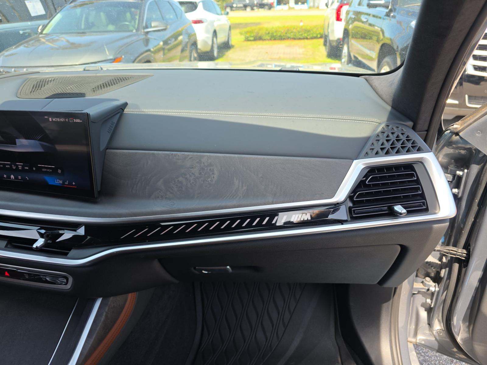 2024 BMW X7 M60i AWD