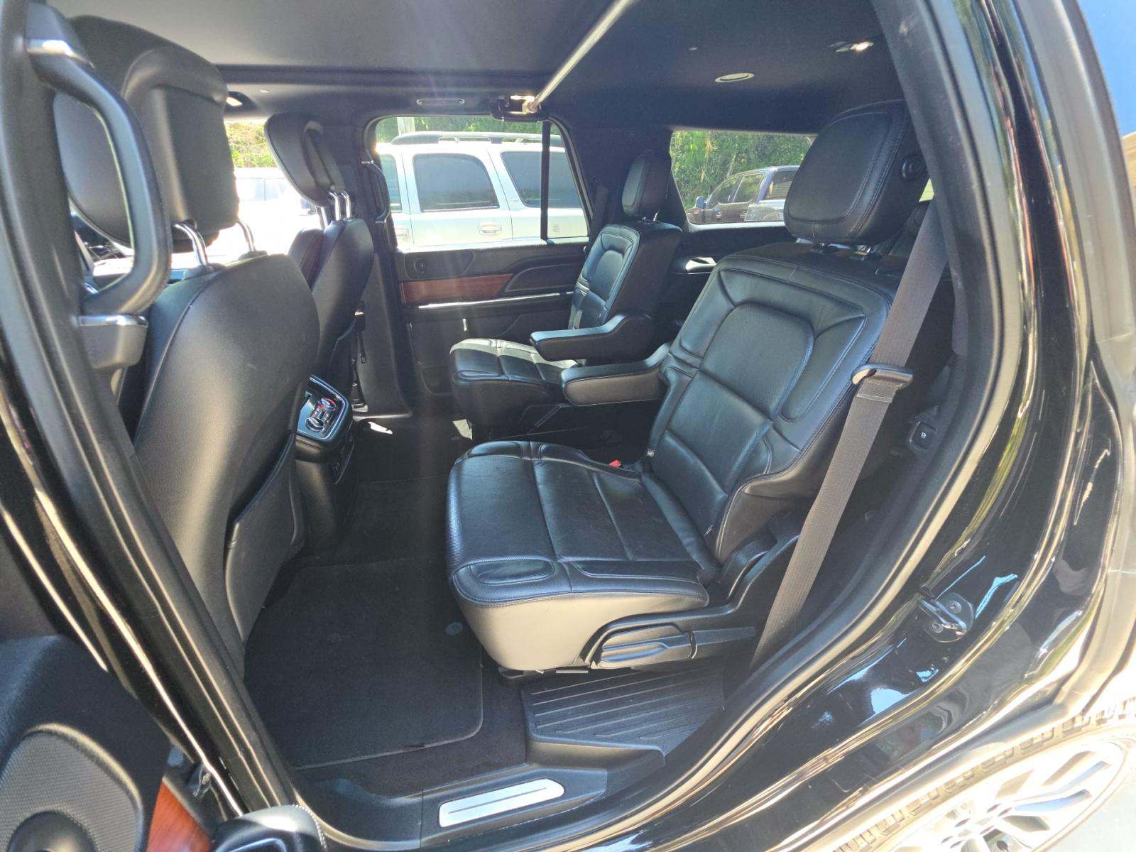 2018 Lincoln Navigator Select RWD