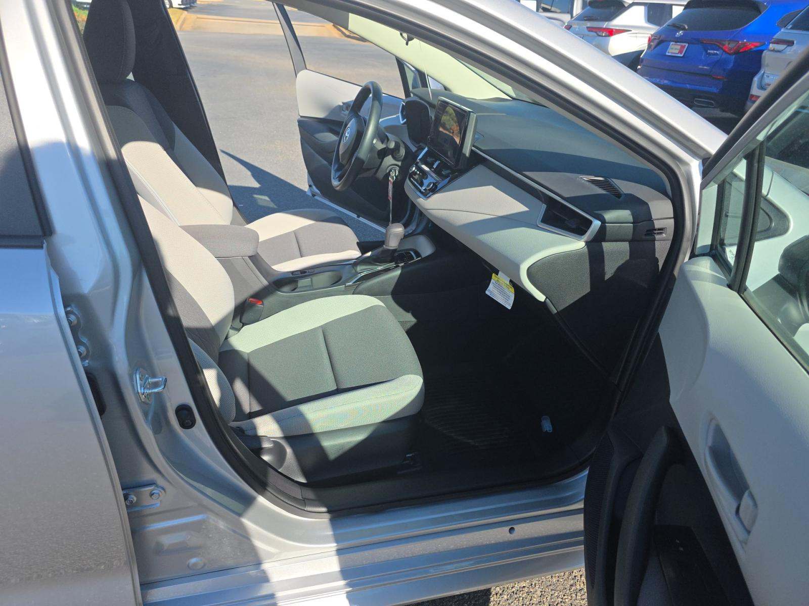 2025 Toyota Corolla LE FWD