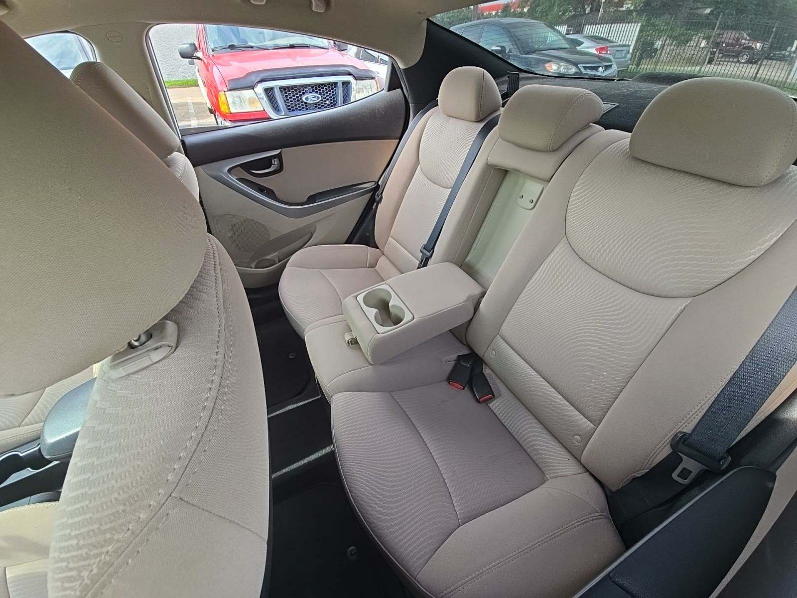 2016 Hyundai Elantra SE FWD