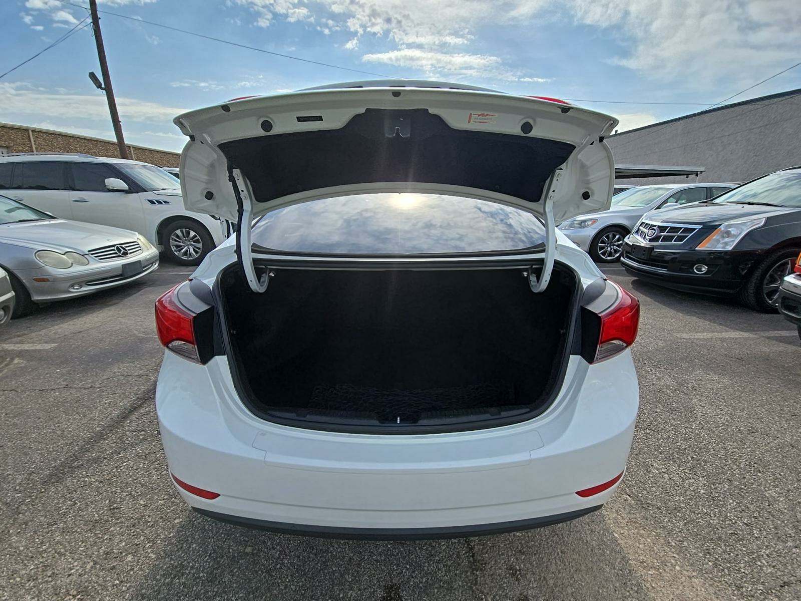 2016 Hyundai Elantra SE FWD