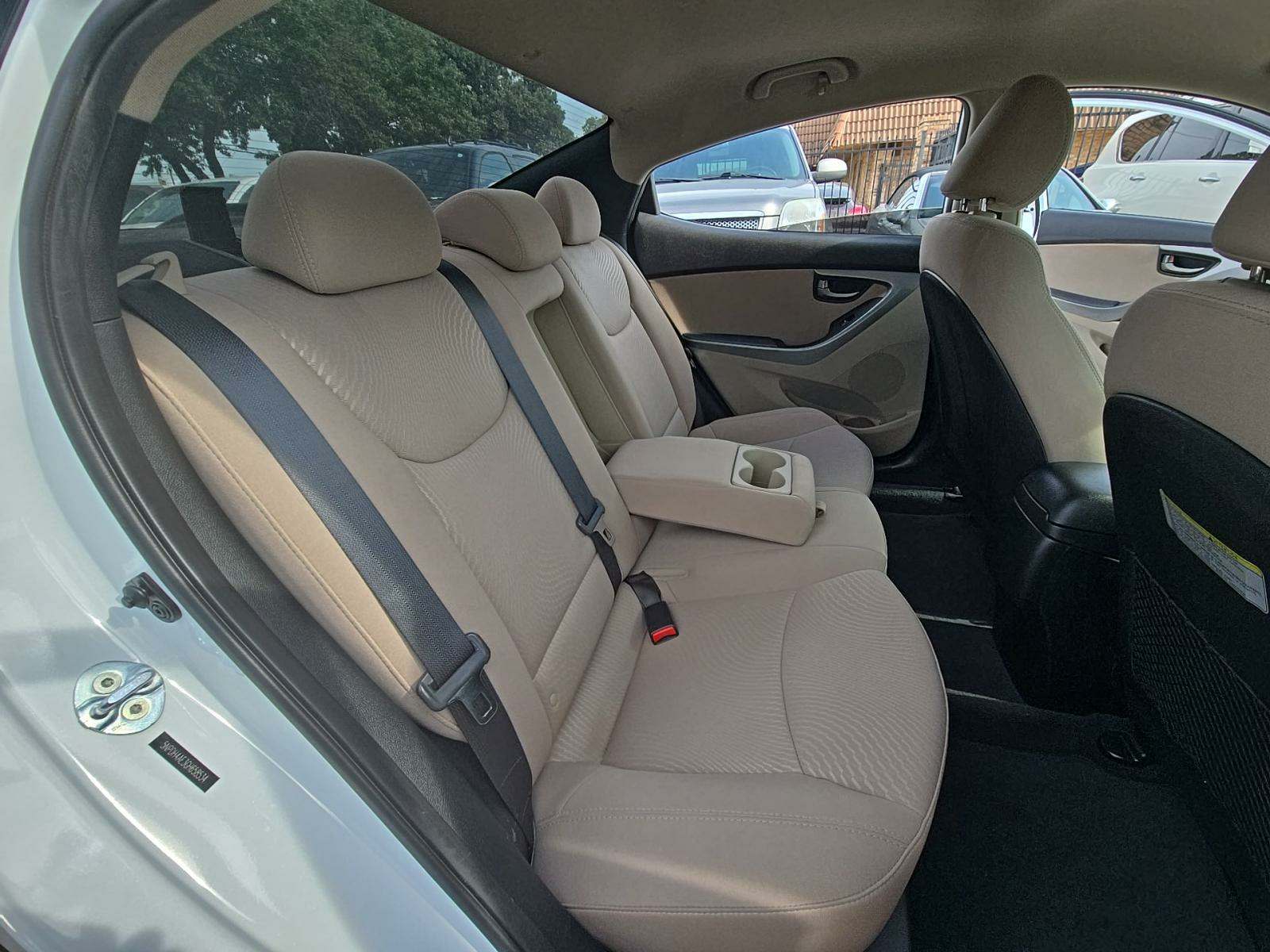 2016 Hyundai Elantra SE FWD