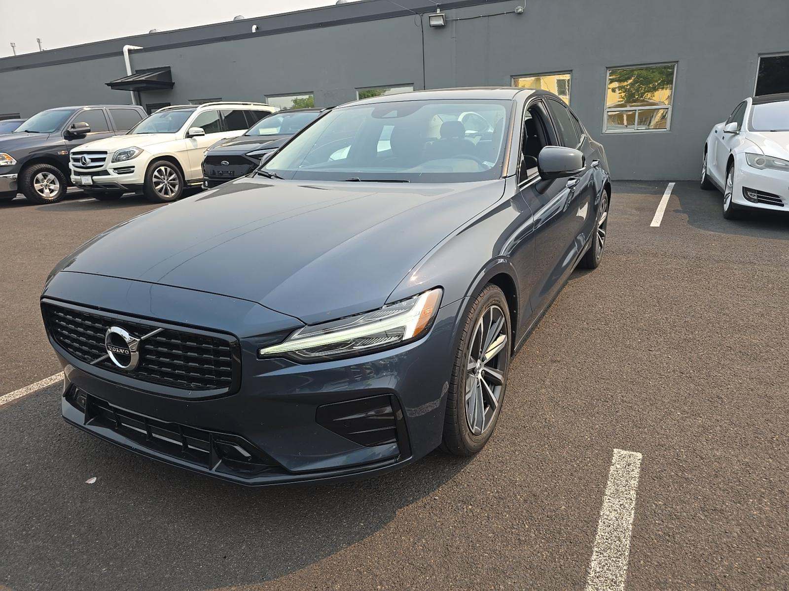 2022 Volvo S60 B5 Momentum AWD