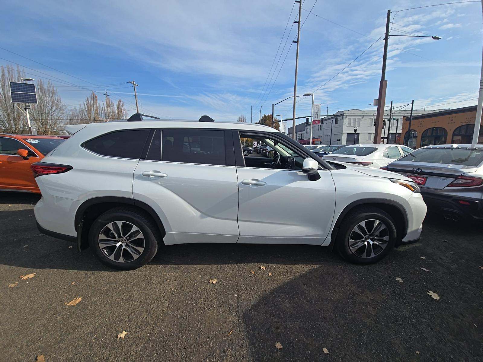 2022 Toyota Highlander XLE AWD