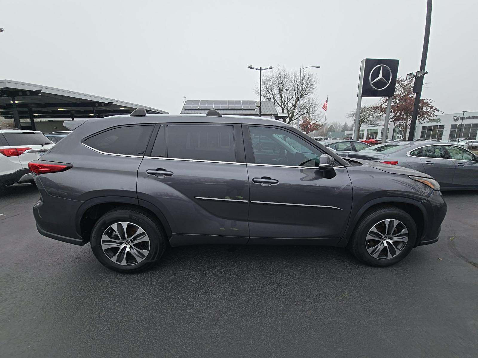 2023 Toyota Highlander XLE FWD