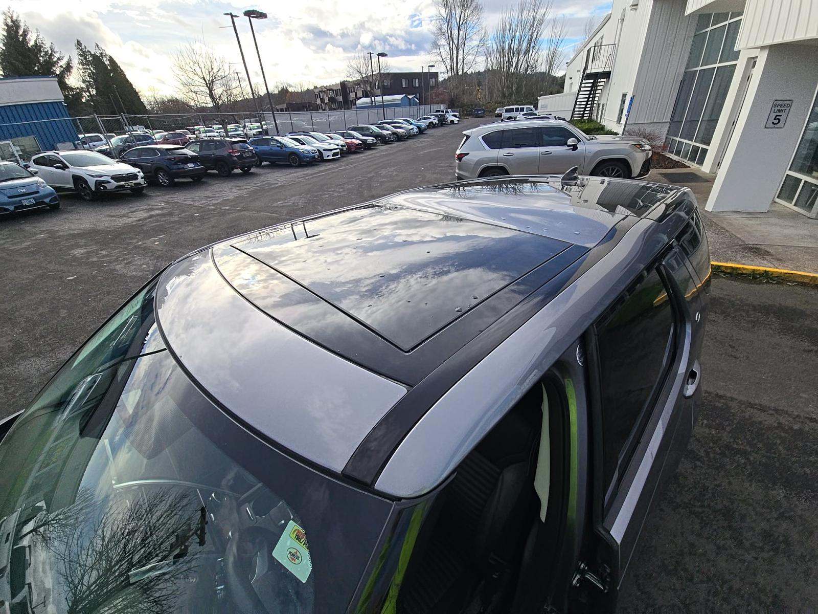 2024 Land Rover Discovery S AWD