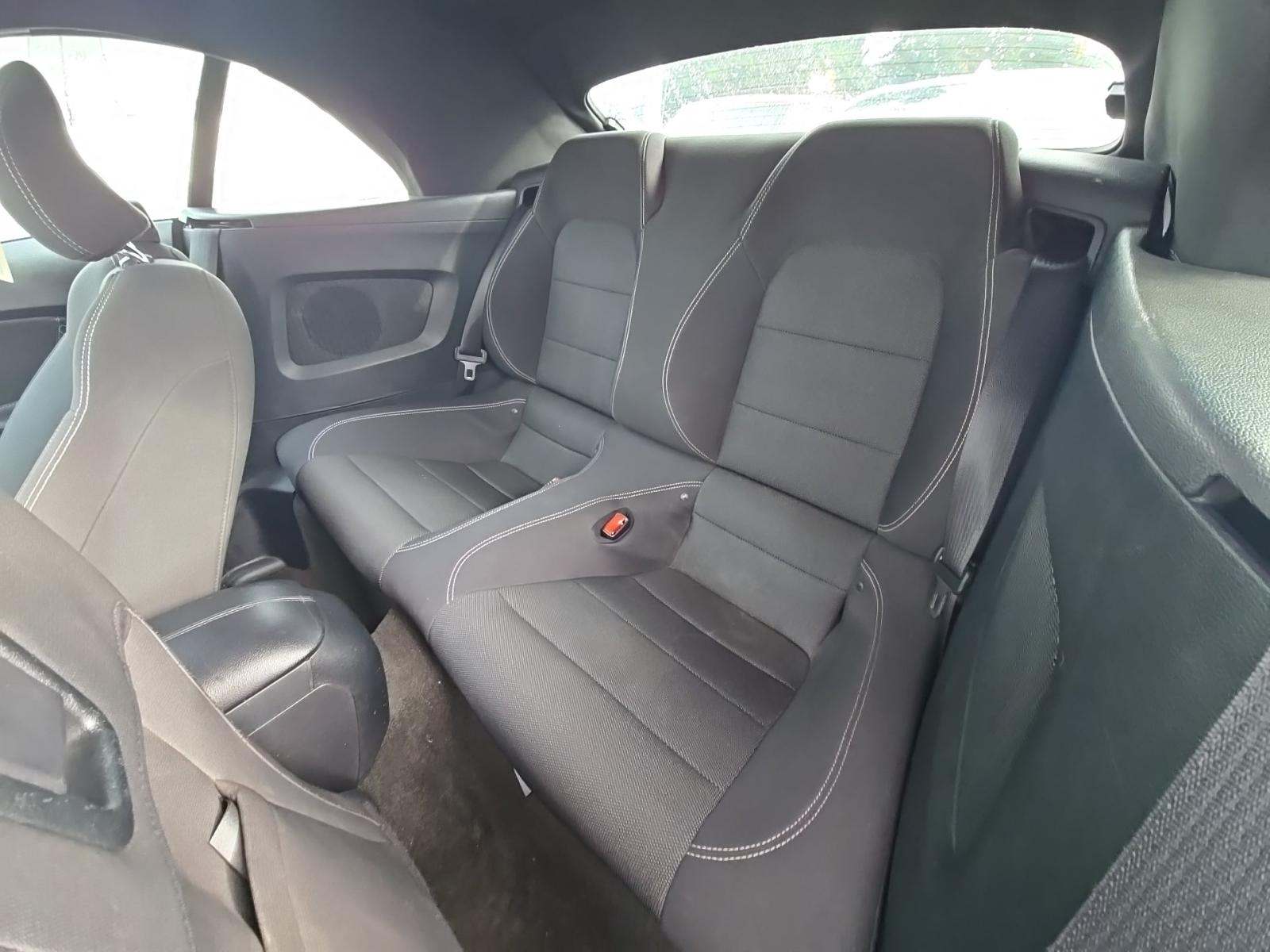 2015 Ford Mustang V6 RWD