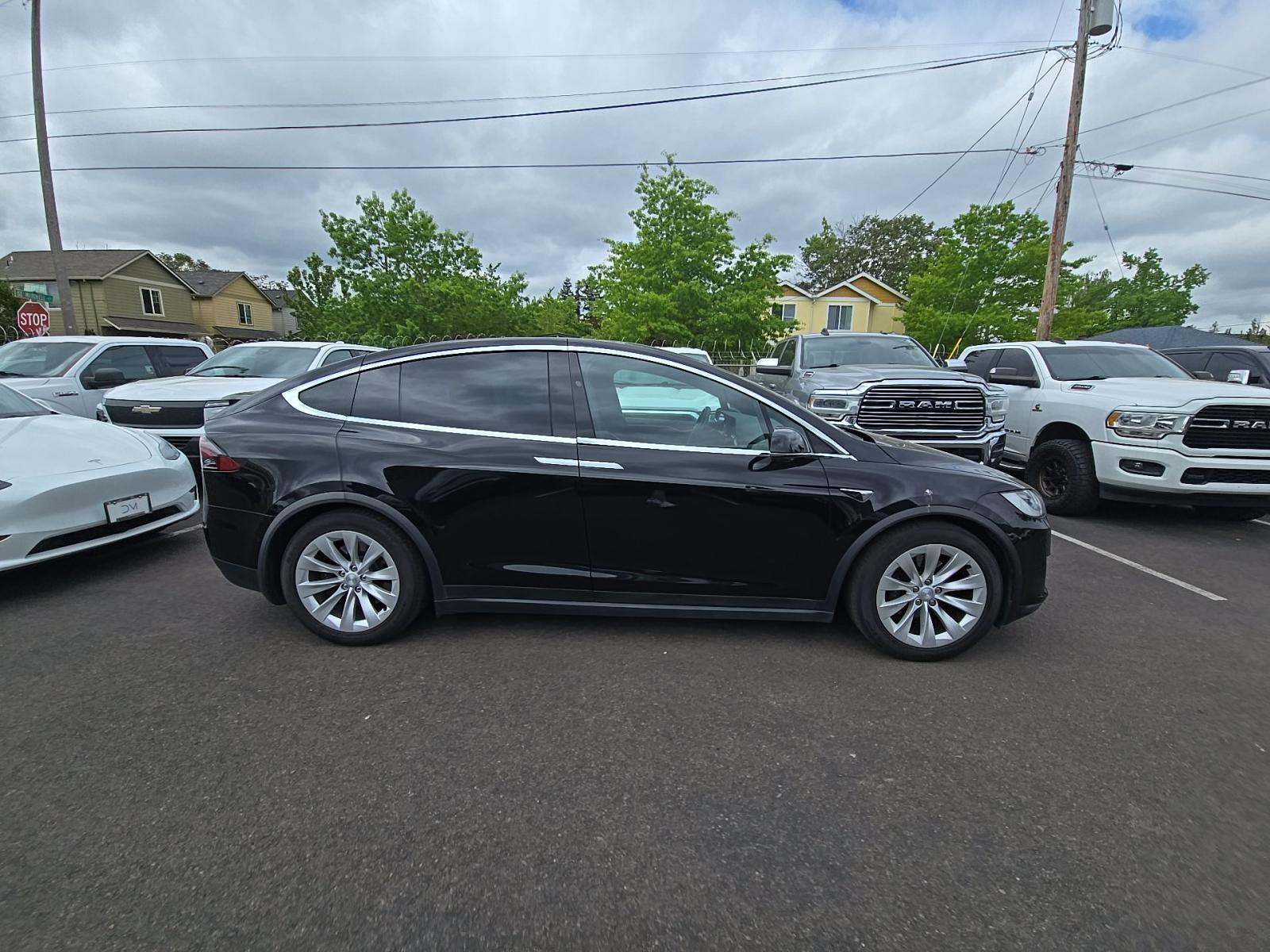 TESLA MODEL X - 4