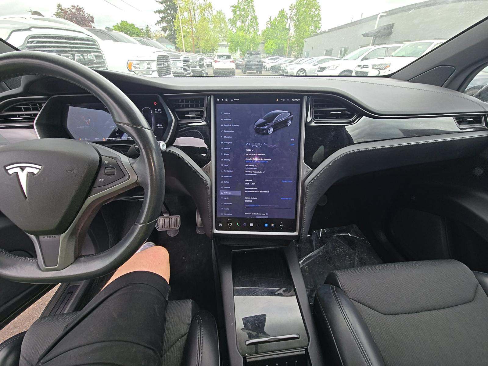 TESLA MODEL X - 10