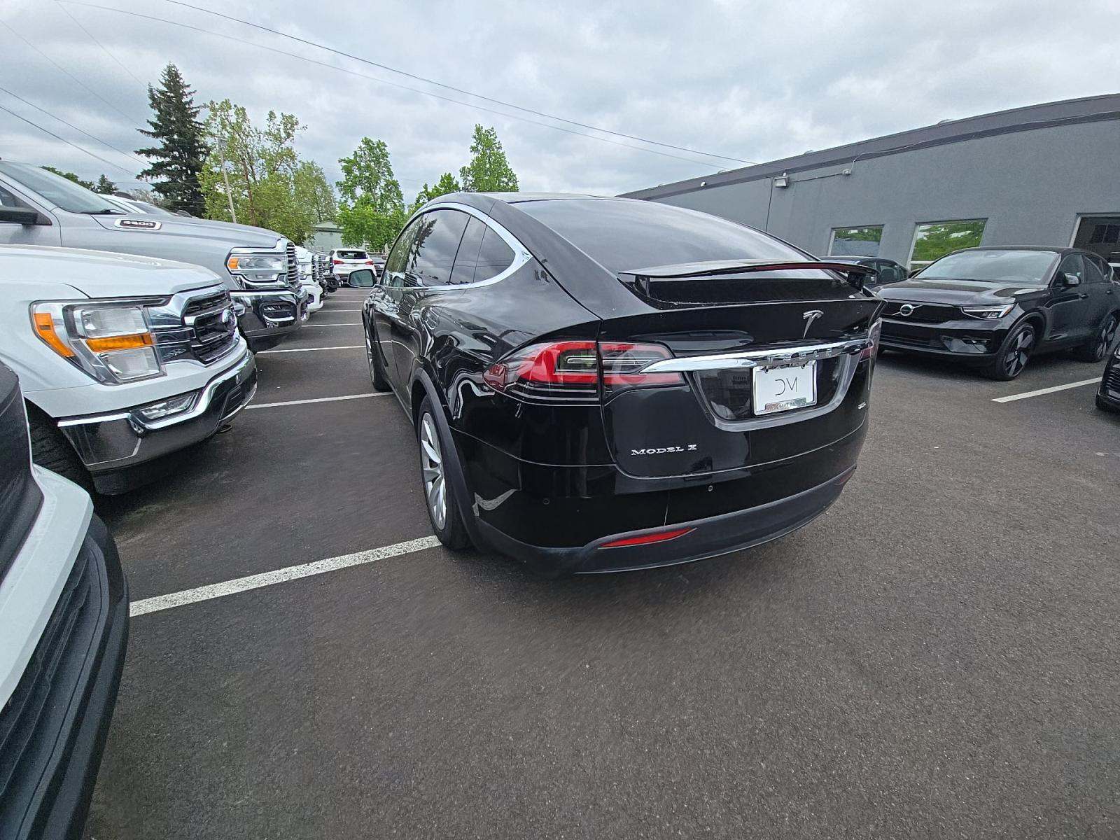 TESLA MODEL X - 2