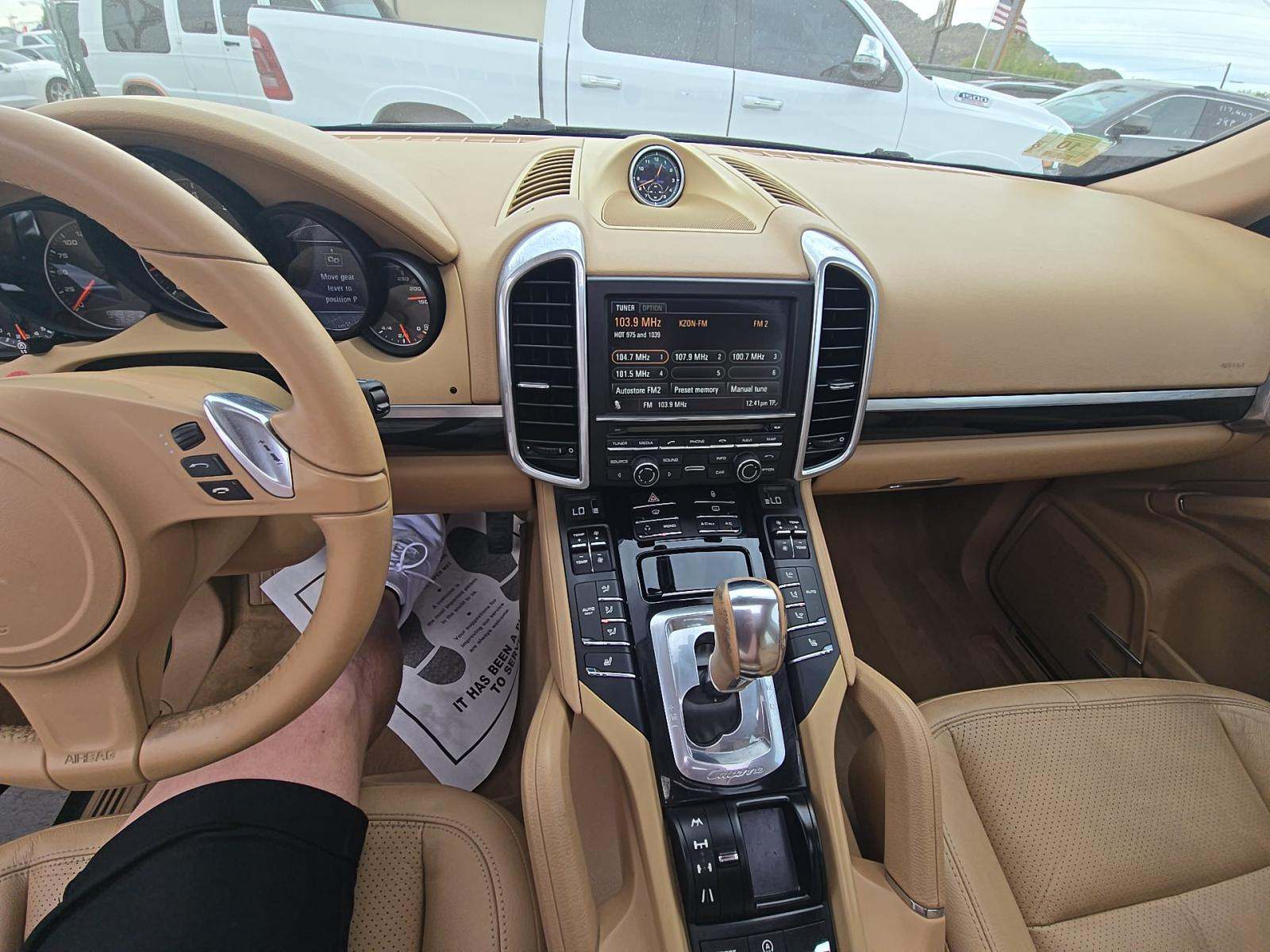 PORSCHE CAYENNE - 9