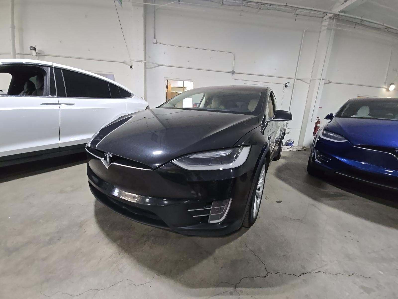 TESLA MODEL X - 1