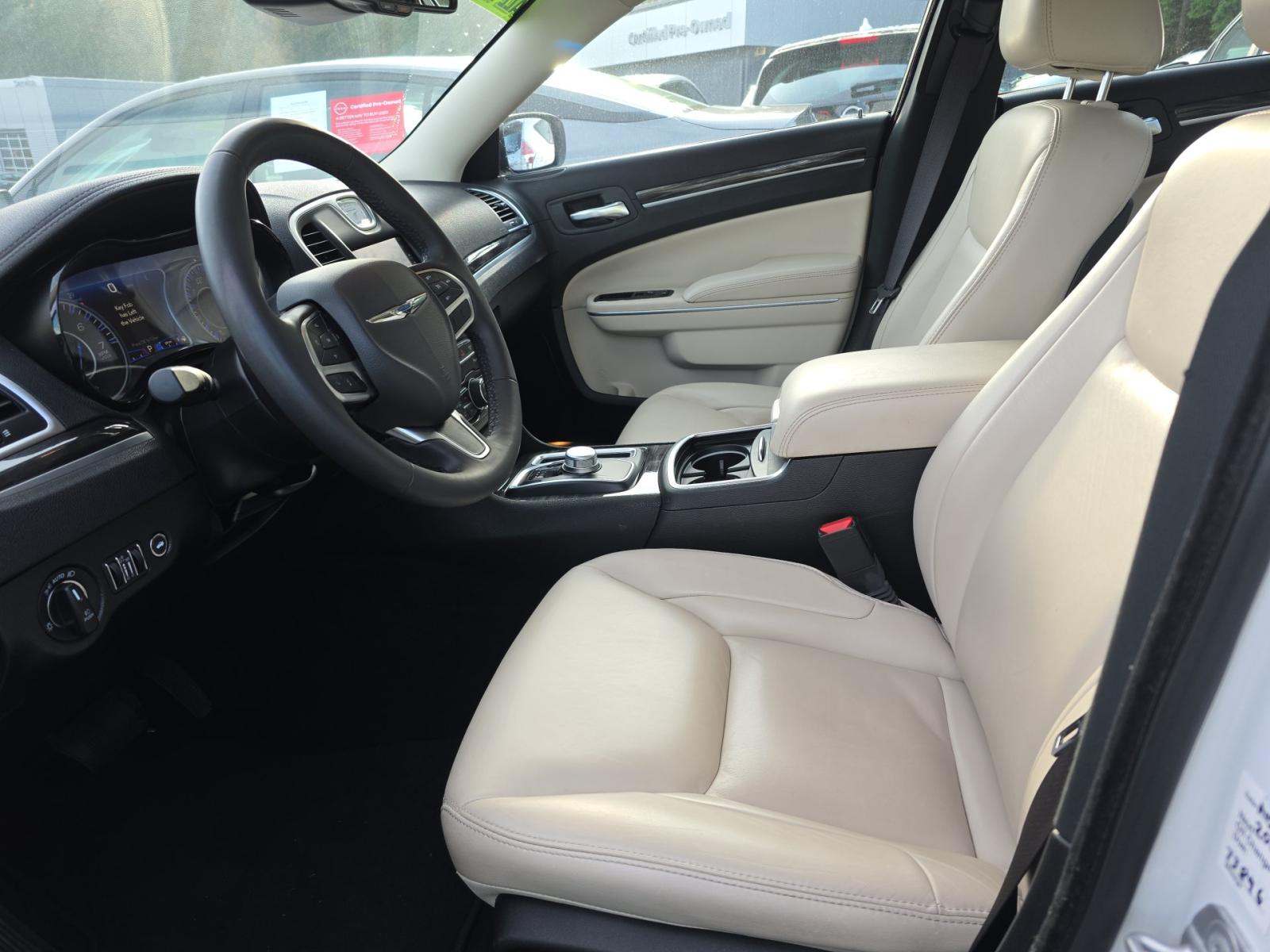 2022 Chrysler 300 Touring L AWD