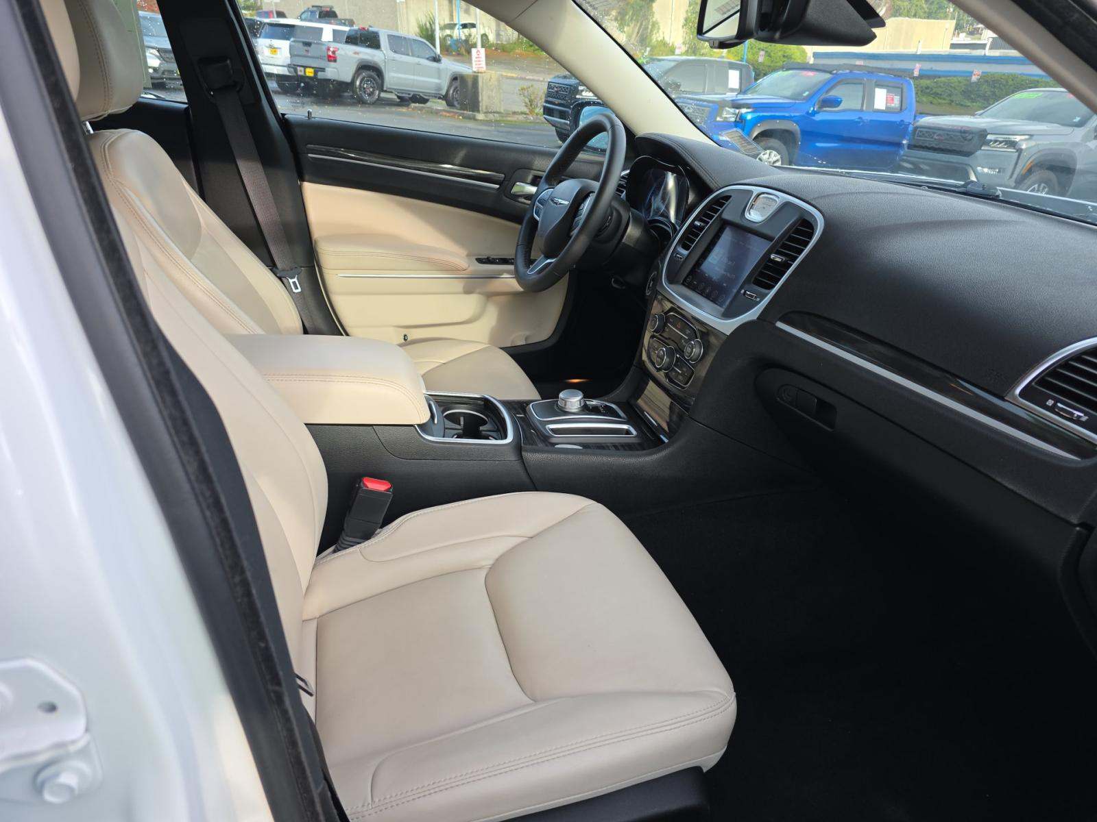 2022 Chrysler 300 Touring L AWD