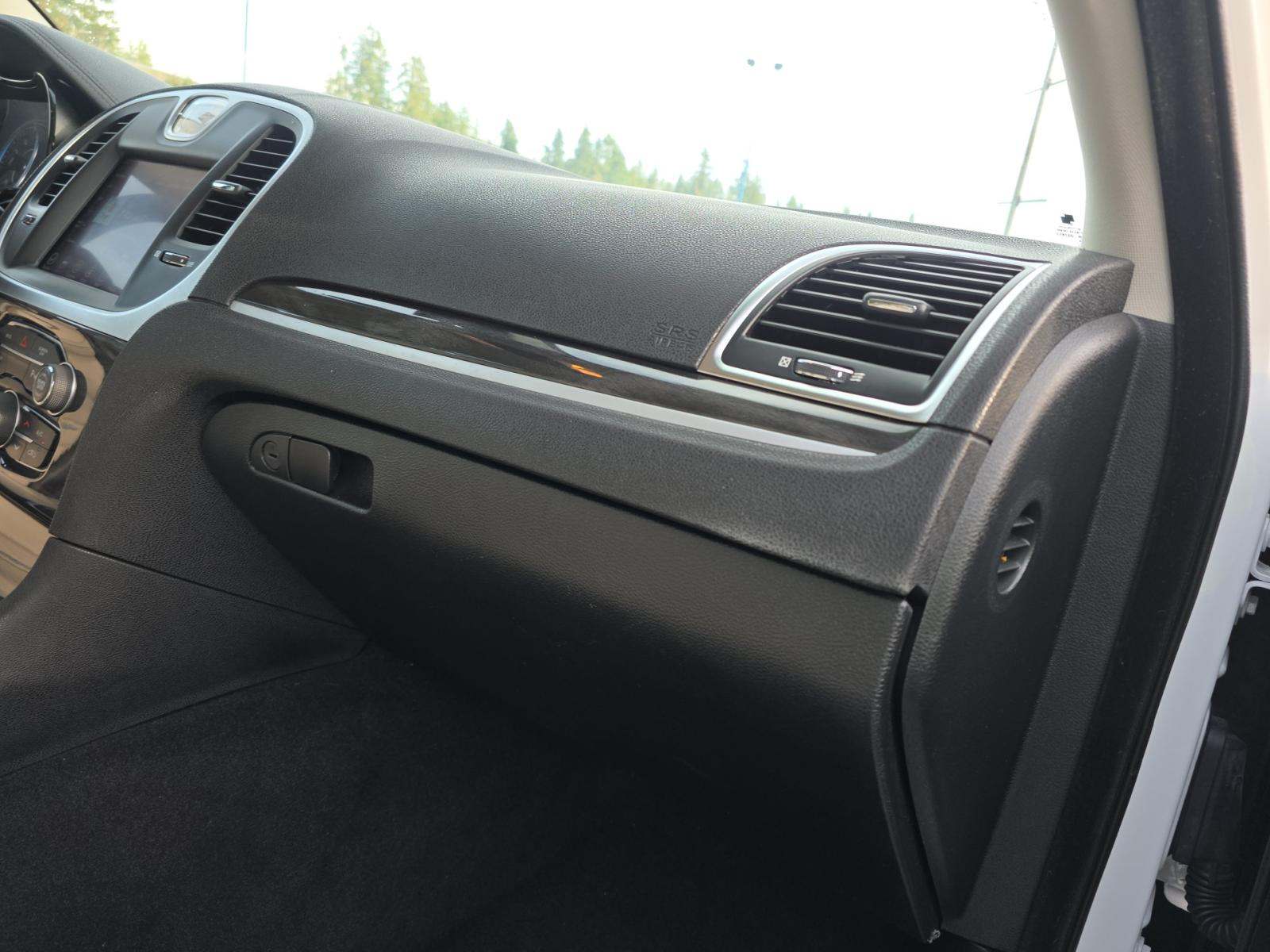 2022 Chrysler 300 Touring L AWD