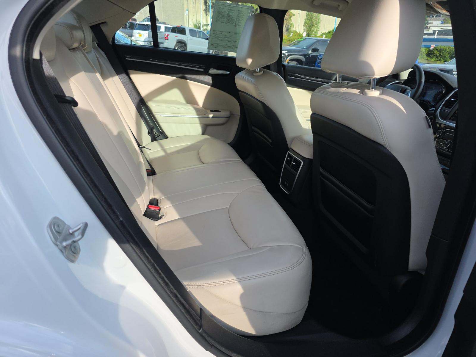 2022 Chrysler 300 Touring L AWD