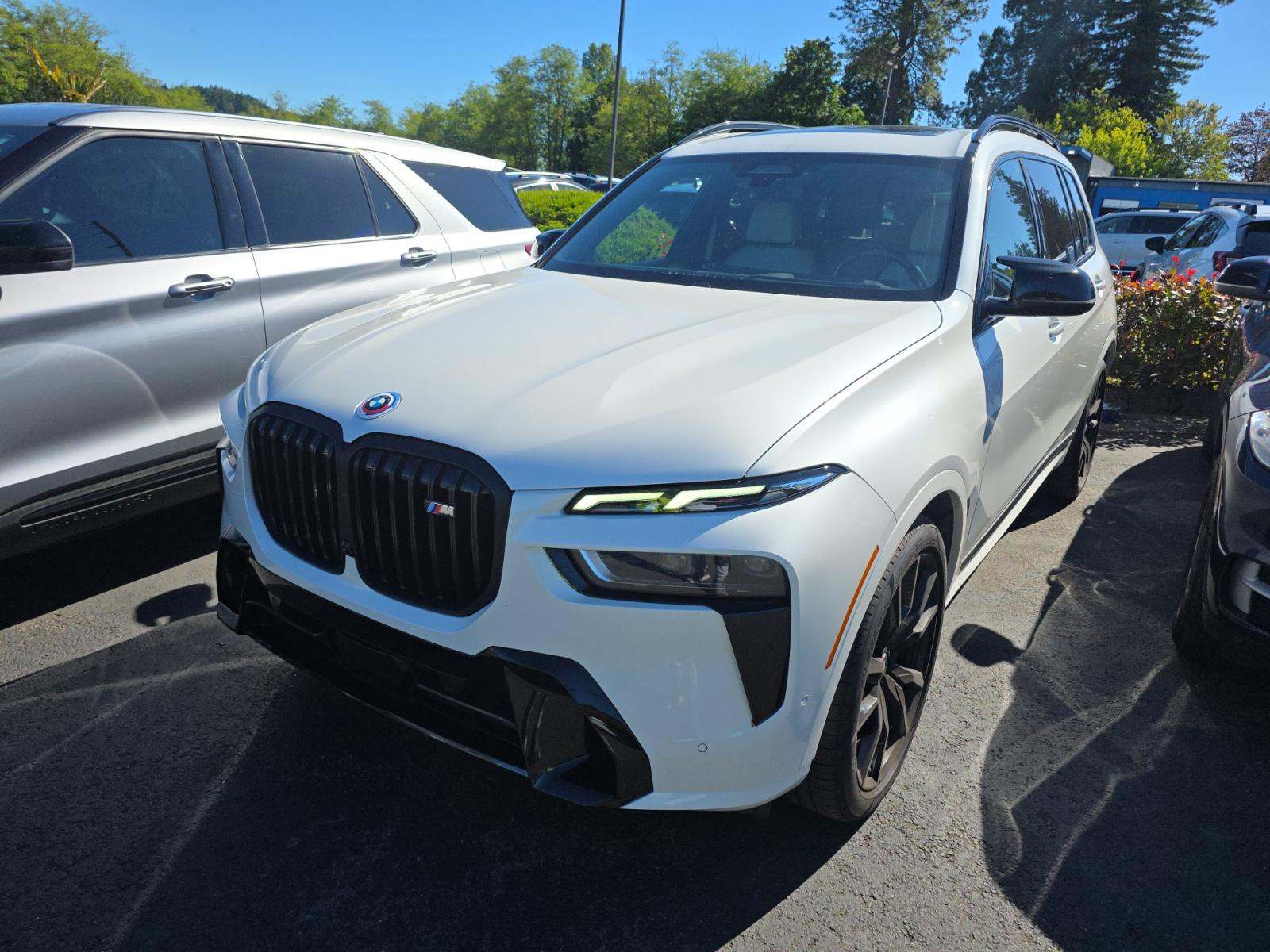 2023 BMW X7 M60i AWD