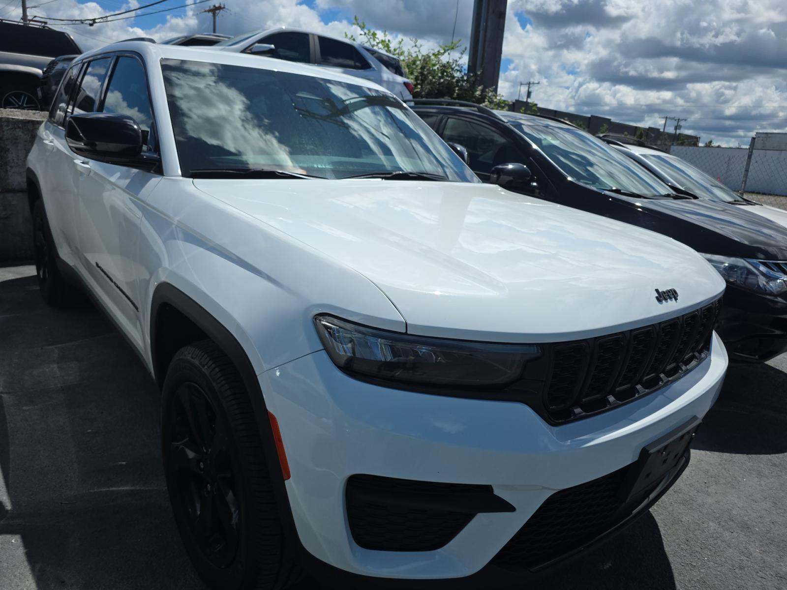 2023 Jeep Grand Cherokee Altitude AWD