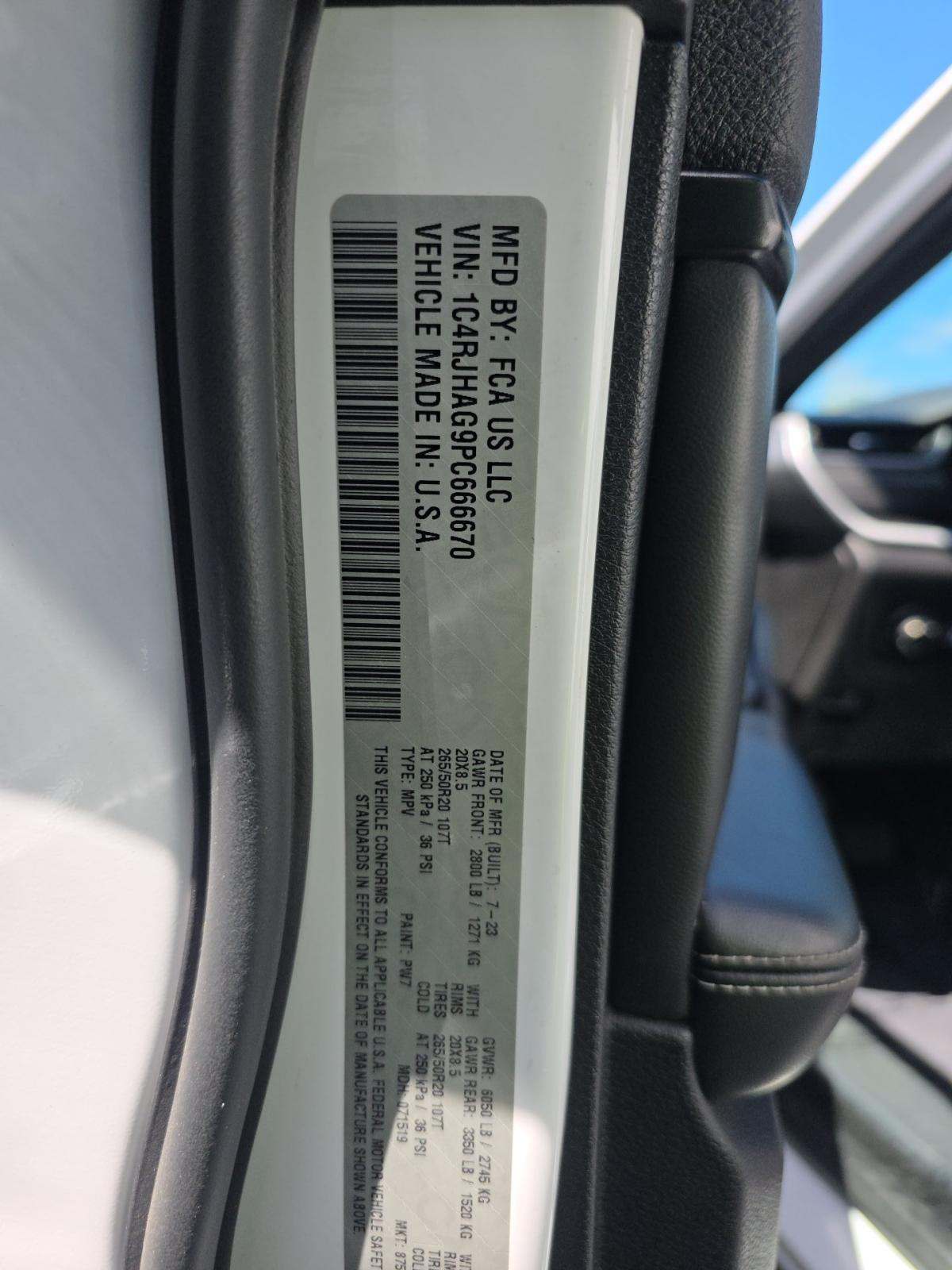 2023 Jeep Grand Cherokee Altitude AWD