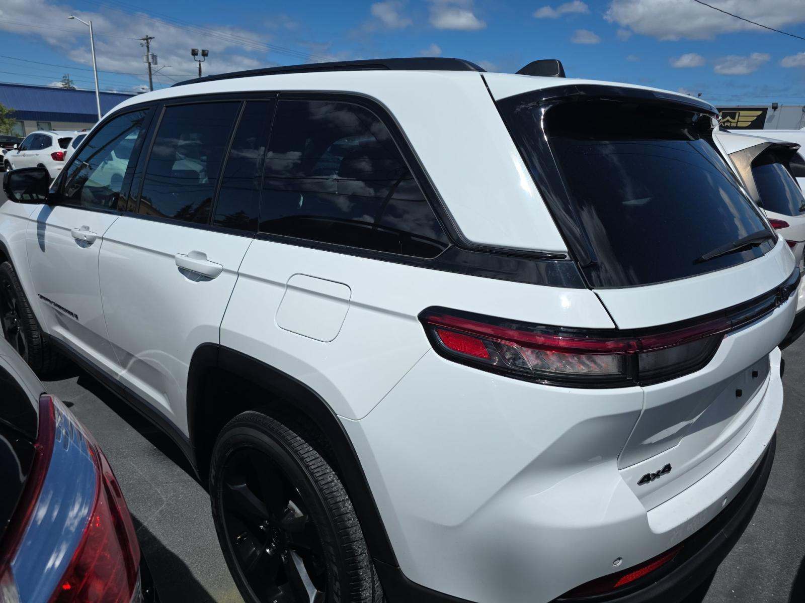 2023 Jeep Grand Cherokee Altitude AWD