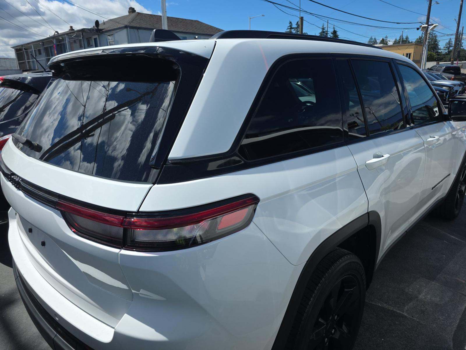 2023 Jeep Grand Cherokee Altitude AWD